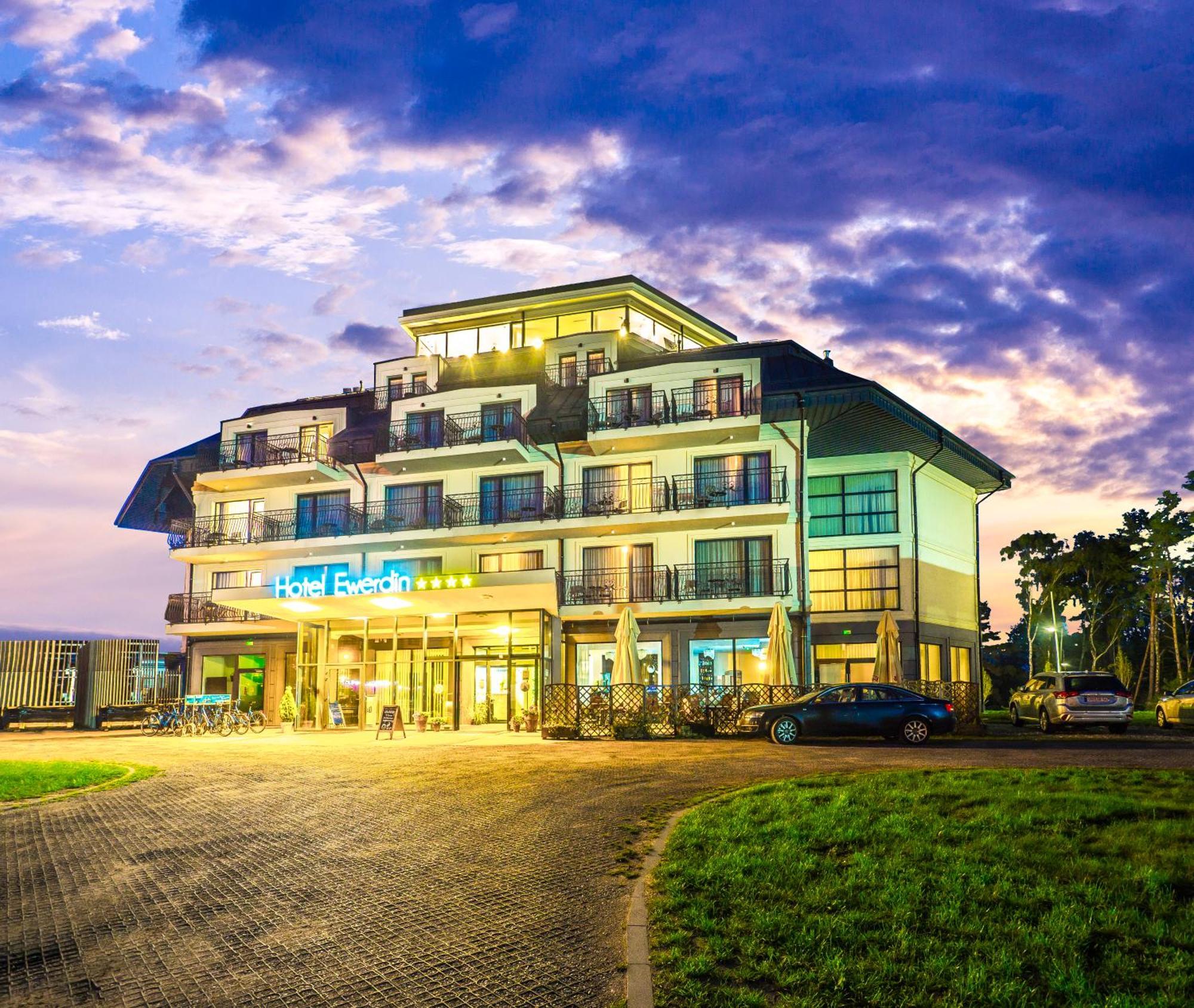 Hotel Ewerdin Свіноуйсьце Екстер'єр фото